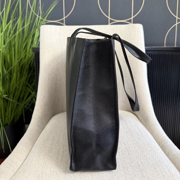 Authentic CHANEL large tote bag black leather - Picture 6 of 16